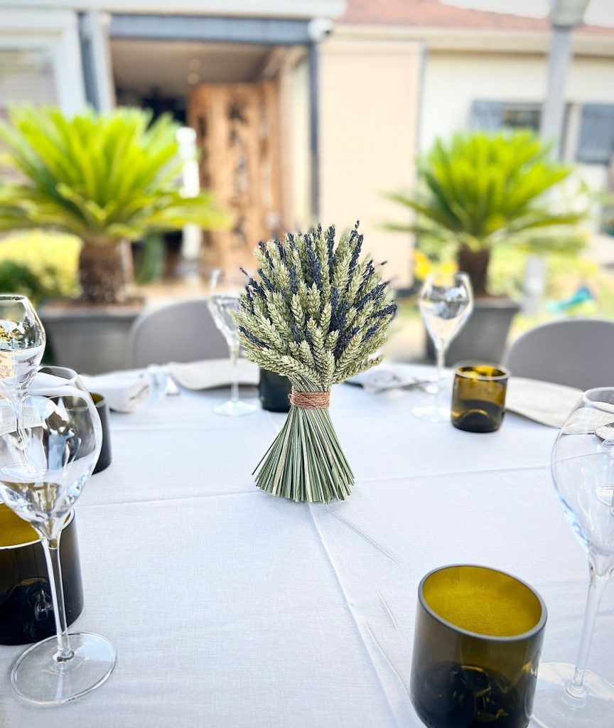 Bouquets de fleurs séchées pour table restaurant